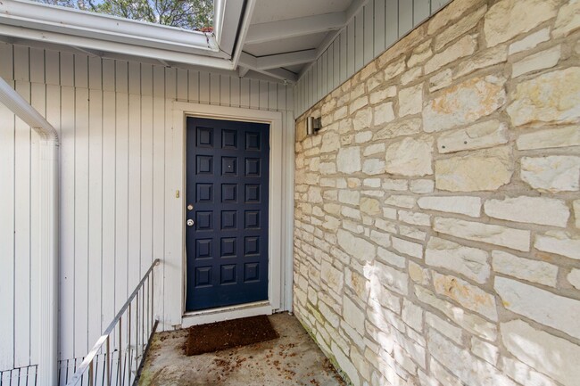 Building Photo - Available Now: Charming 3 Bed / 2 Bath in Rollingwood - Zoned to Eanes ISD - Large Yard