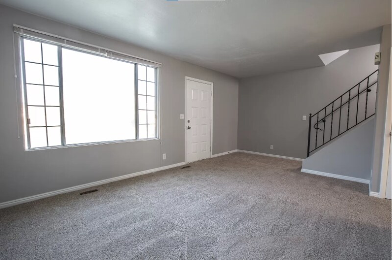 Building Photo - 8827 Pinion Ln