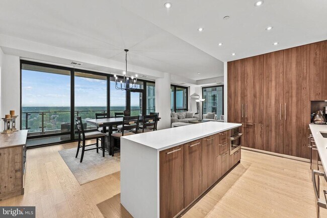 Building Photo - 1650 Silver Hill Dr