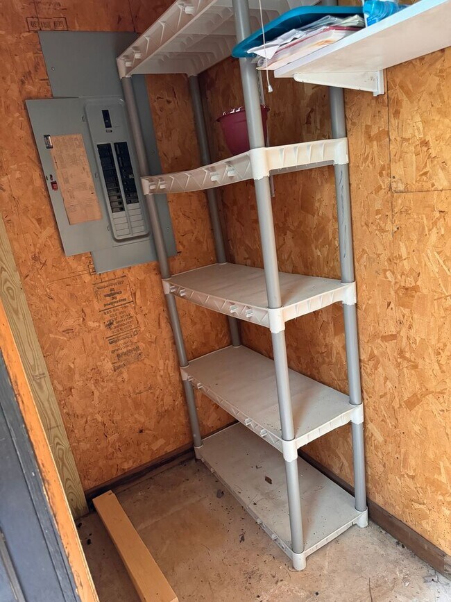 Building Photo - 2 Bedroom || 1.5 Bathroom Townhouse