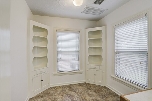 Building Photo - 3514 Plumb St
