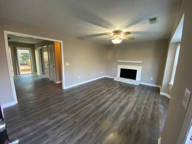 Building Photo - 1656 Grist Mill Dr