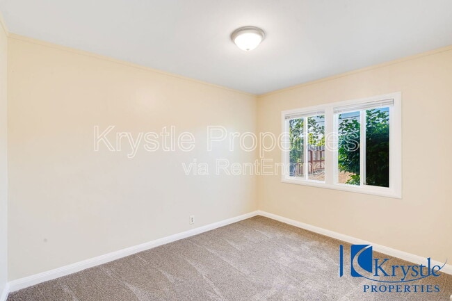 Building Photo - 218 Steffan St