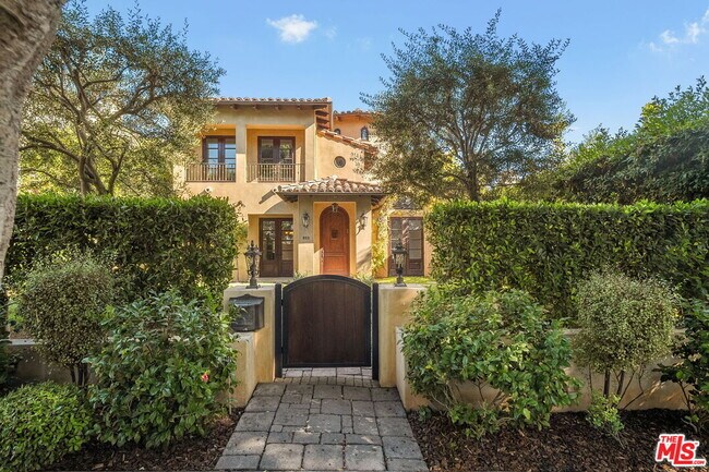 Building Photo - 823 Yale St