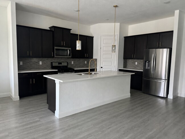 Building Photo - 1516 White Water Way