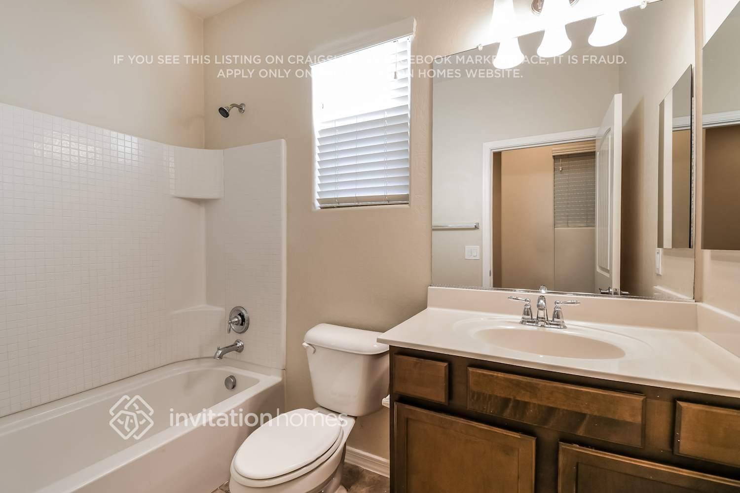 Building Photo - 4962 E Alamo St