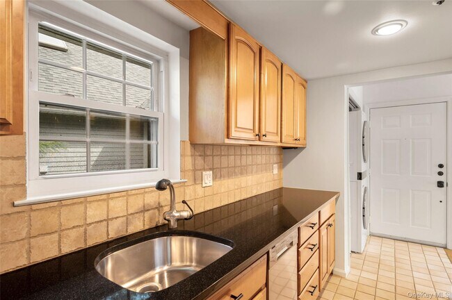 Building Photo - 130 N Kensico Ave