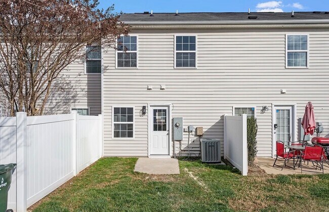 Building Photo - 5340 Big Bass Dr