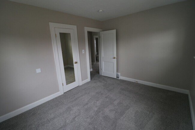 Building Photo - 4287 Rocky River Dr