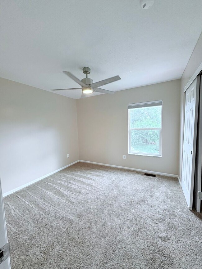 Building Photo - Spacious 4 Bed, 2 Bath Home in Columbus