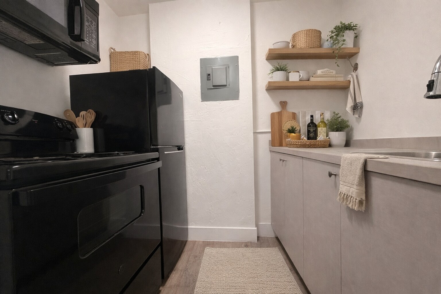 Building Photo - 132 SW 9th St