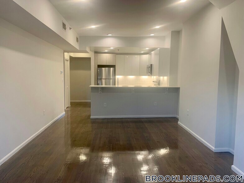Building Photo - 1406 Beacon St