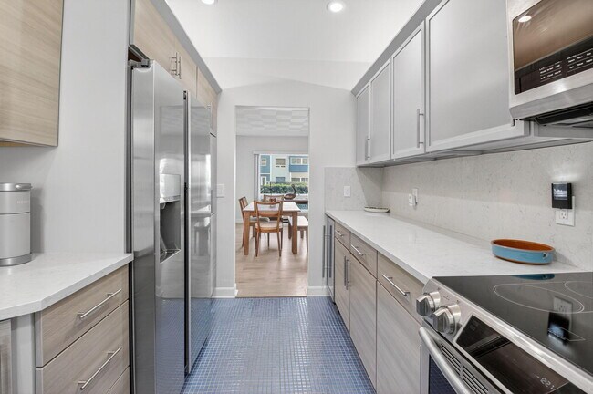 Building Photo - 120 N Ocean Blvd