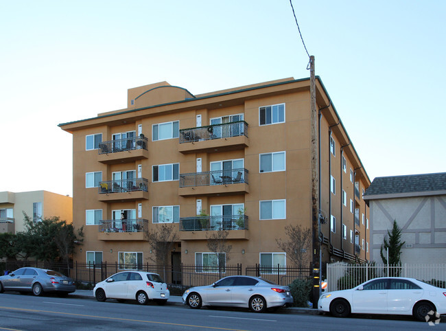 Building Photo - 6941 Coldwater Canyon Ave