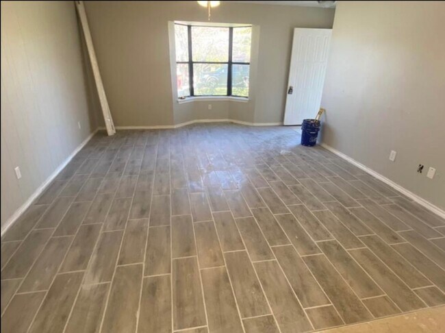 Building Photo - 4139 Stoneridge Dr