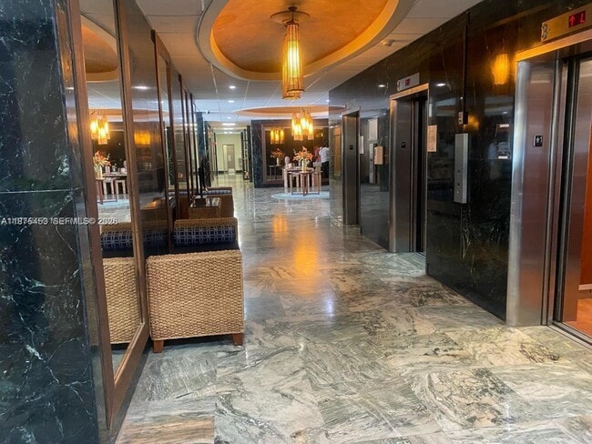 Building Photo - 500 Bayview Dr