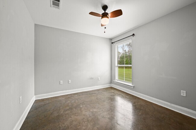 Building Photo - 32590 Weiss Rd