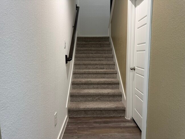 Building Photo - 3002 Skyline Mesa Dr