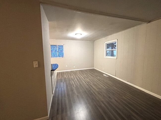 Building Photo - 140 Hickory Dr