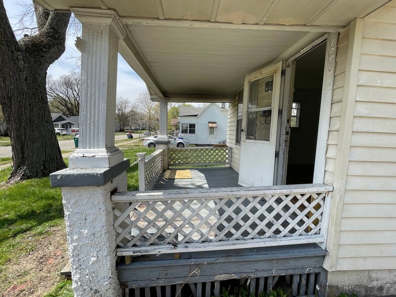 Building Photo - 1764 E Johns Ave