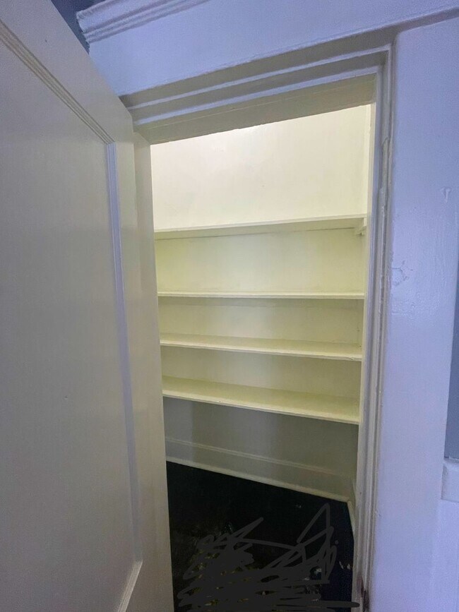 Building Photo - 3 Bedroom 2 Bathroom Baldwin Park upstairs unit 1 off street parking