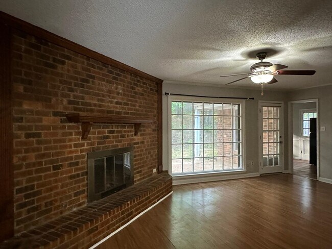 Building Photo - 8588 Kettering Dr