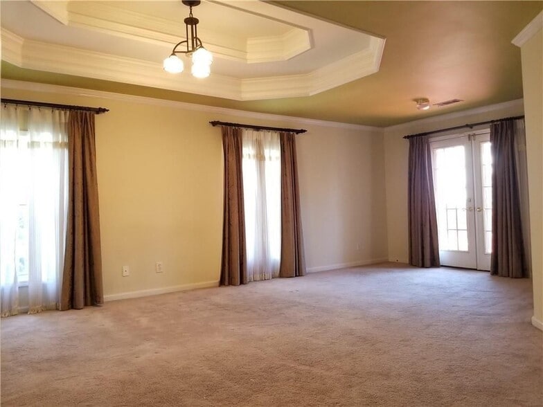 Building Photo - 2828 Oglethorpe Run Square