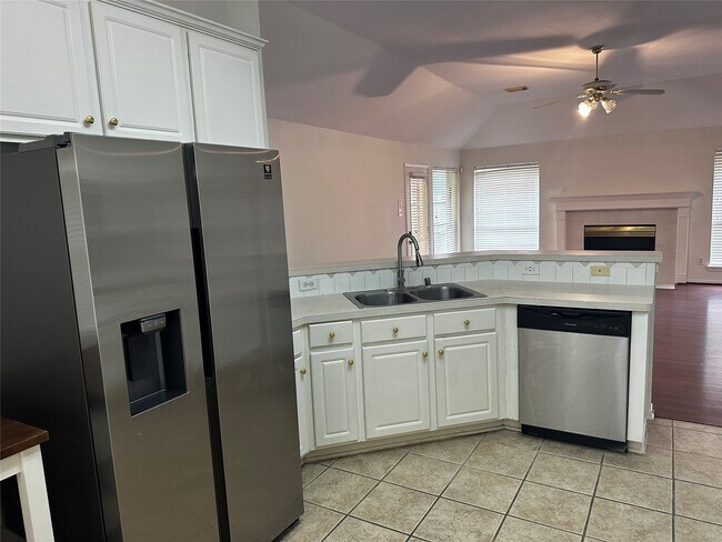 Building Photo - 15303 Marden Ct