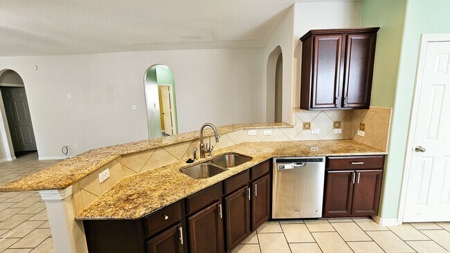 Building Photo - 211 Briar Trace Ln