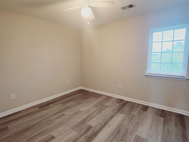 Building Photo - RENTAL RATE REDUCED!! Beautiful 4 Bedroom/...