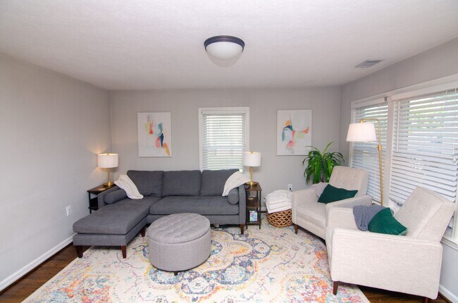 Building Photo - Quaint Single Family Home