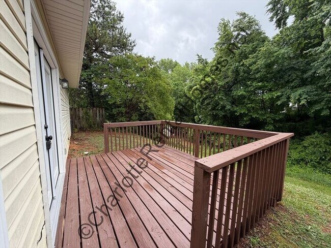 Building Photo - Updated 3 bedroom home in Concord with new kitchen & flooring!