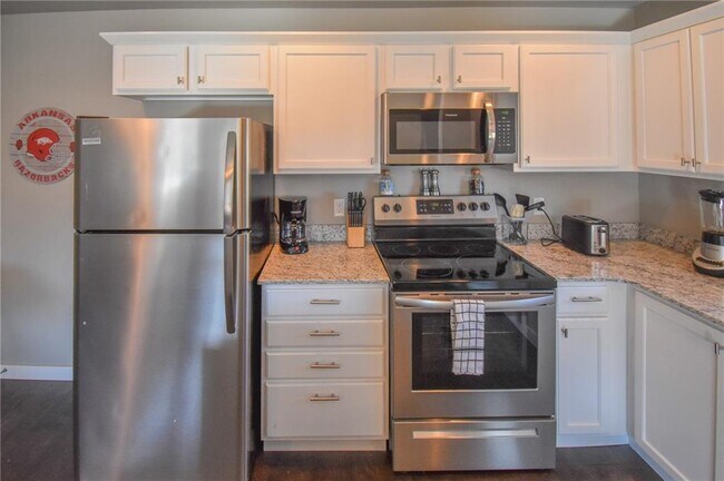 Building Photo - 2798 W Blackstone Crossing