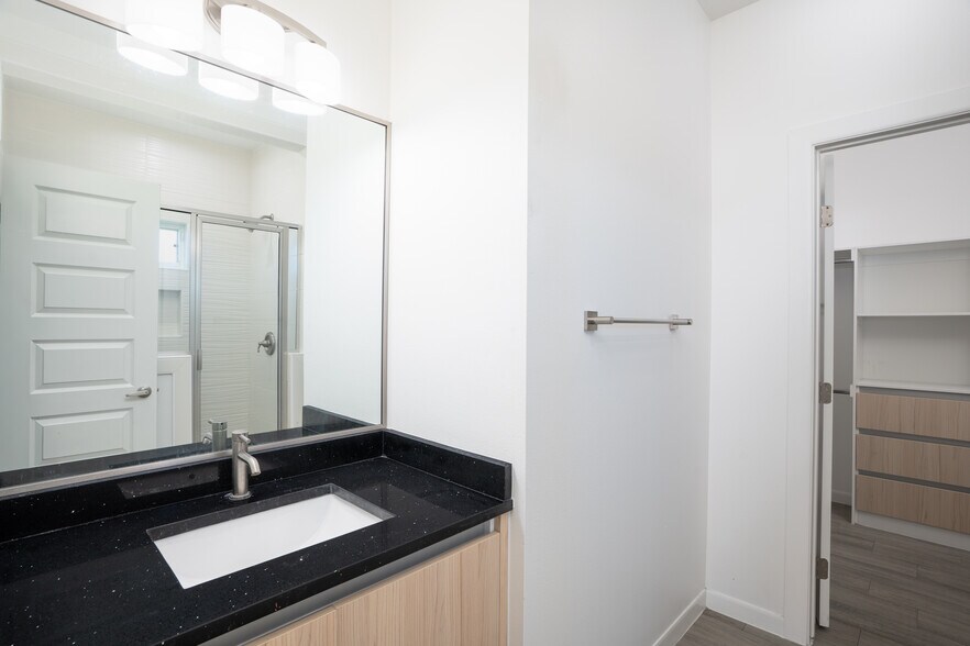 Building Photo - 12509 N 40th St