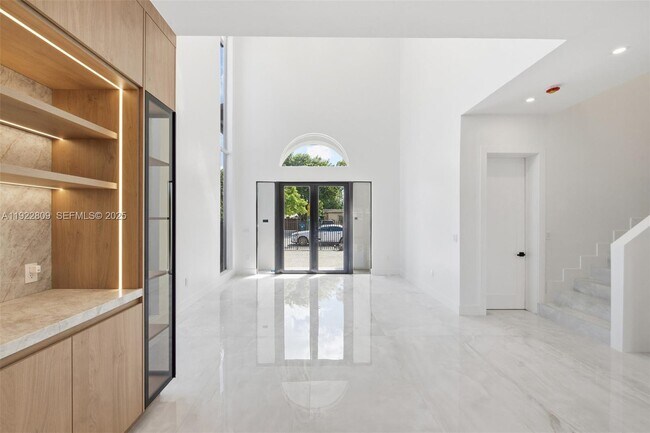 Building Photo - 3111 SW 12th St