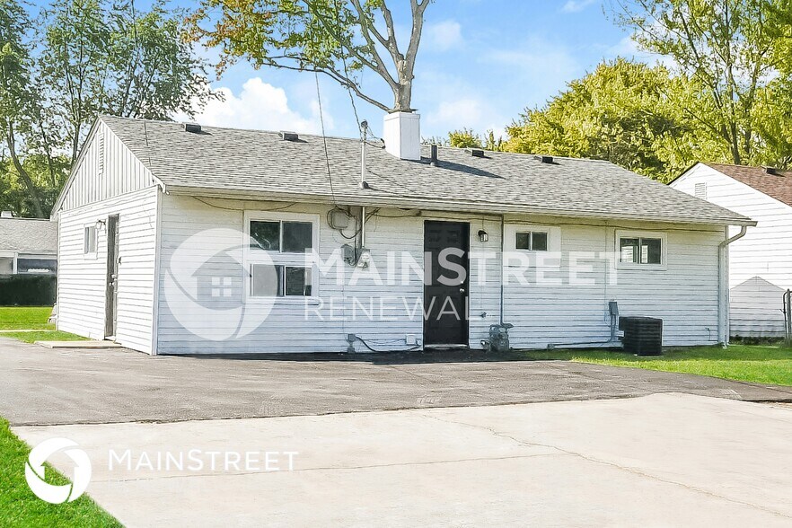 Building Photo - 4845 N Kenyon Dr
