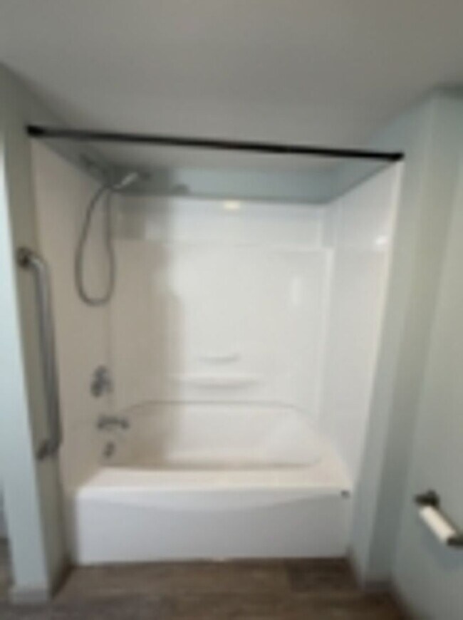 Building Photo - AVAILABLE FOR SHOWING !!! 4BR / 1.5BA.