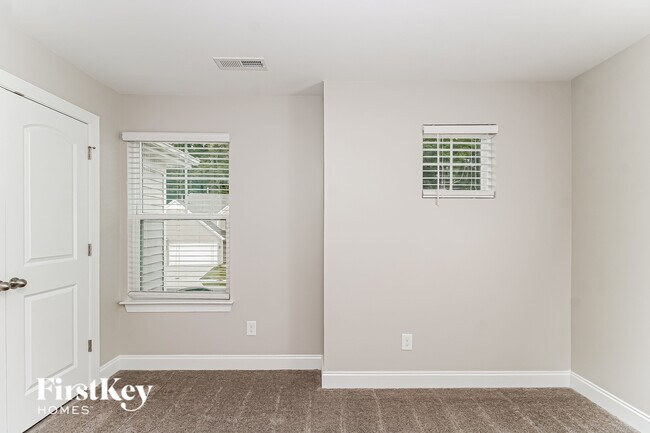 Building Photo - 1313 Royal Coach Trail