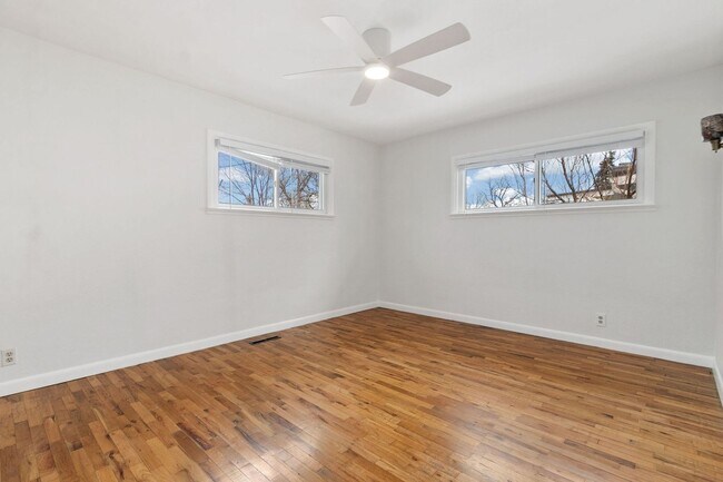 Building Photo - Charming Lake Loveland Ranch - Cozy Comfort & Unbeatable Location!
