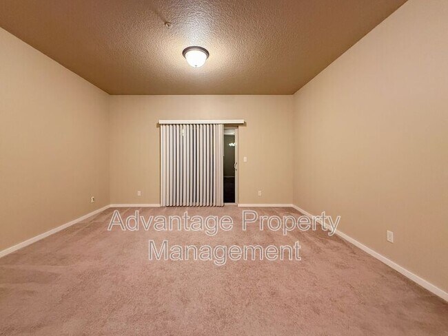 Building Photo - 523 Catron St N