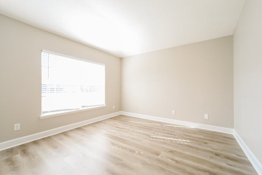 Building Photo - 136 Linda Lake Ln