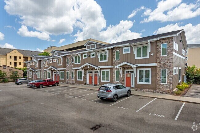 Building Photo - 3 bed/3 bath luxury townhouse walking distance to FSU campus. Available Fall 2026! FULLY FURNISHED!