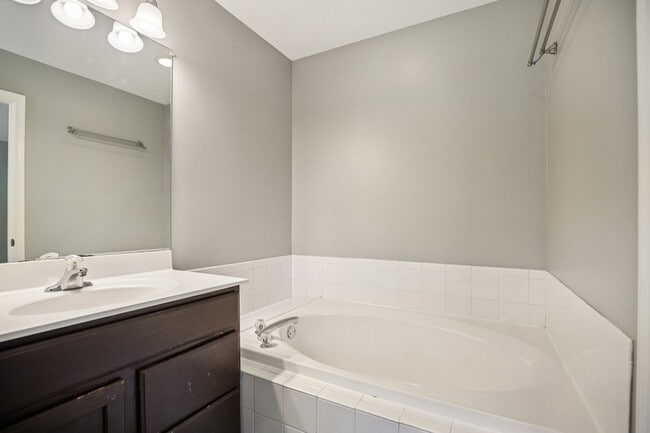 Building Photo - 7718 Porter House Dr