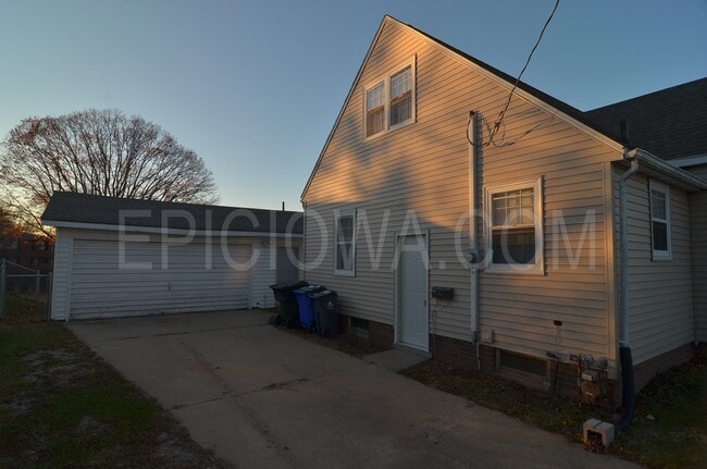 Building Photo - 1229 Oakland Rd NE