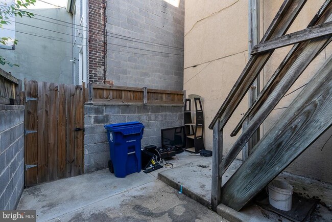 Building Photo - 1818 E Pratt St