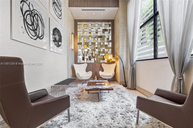 Building Photo - 999 SW 1st Ave