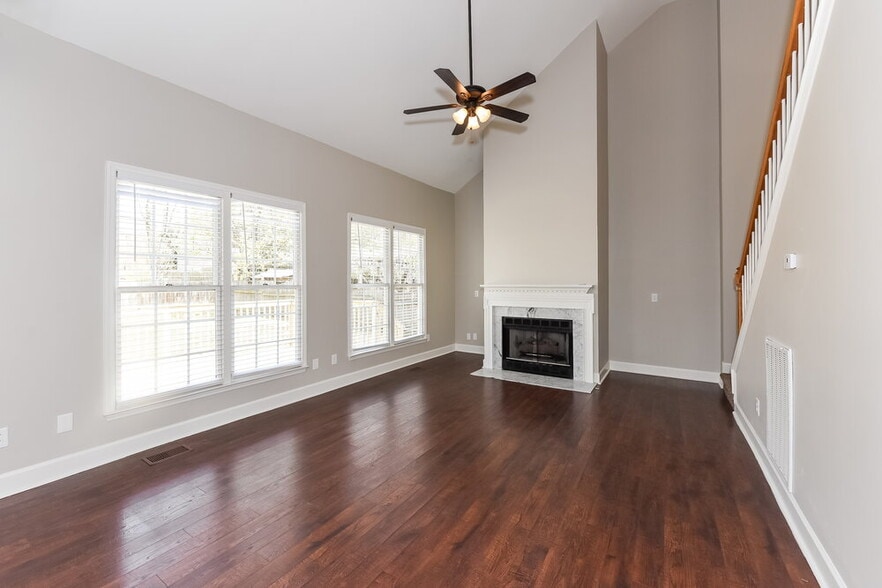 Building Photo - 4340 Cambridge Dr