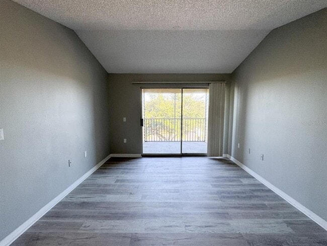 Building Photo - 1919 Summer Club Dr