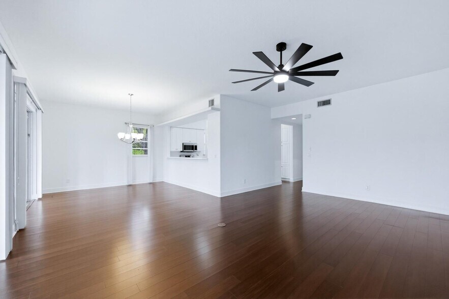 Building Photo - 658 Vintage Reserve Cir