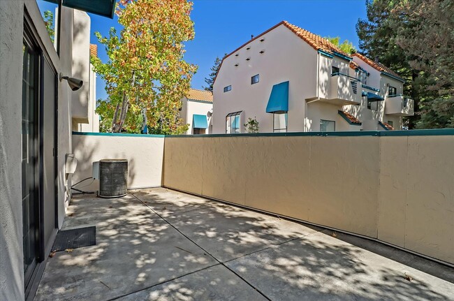 Building Photo - 2BR/2.5BA Home in Cupertino with High Ceil...